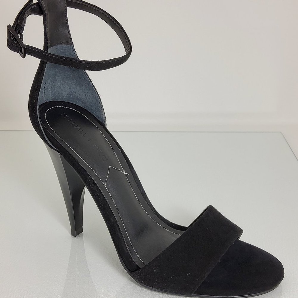 Kendall & Kylie " EMILEE " Black Suede Size 7 M